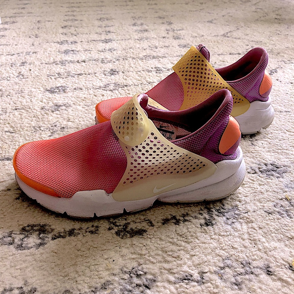 Nike Women Athleisure sneakers. Size 6 in womens!